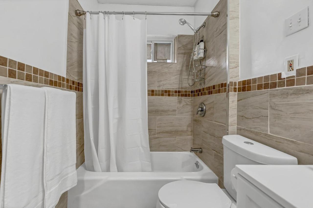 Villa Renovated Main Floor Large 3 Bed House Buffalo Esterno foto